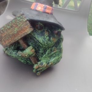 Halloween Todd frog with hat and a sign which reads 'Happy Halloween